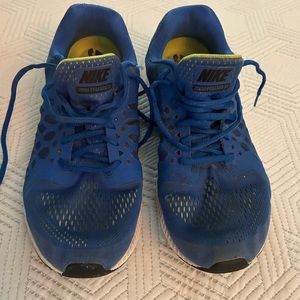 Used Men’s size 10 running shoes. Smoke free home.